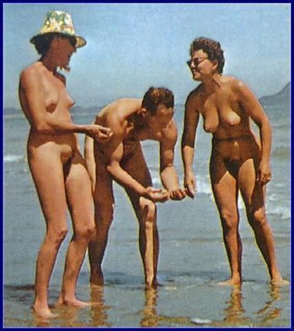 20P Naked beach 145.
