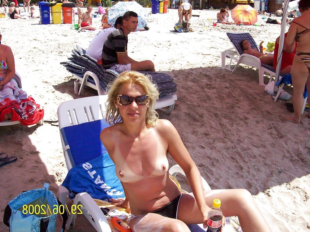 20P Naked beach 145.