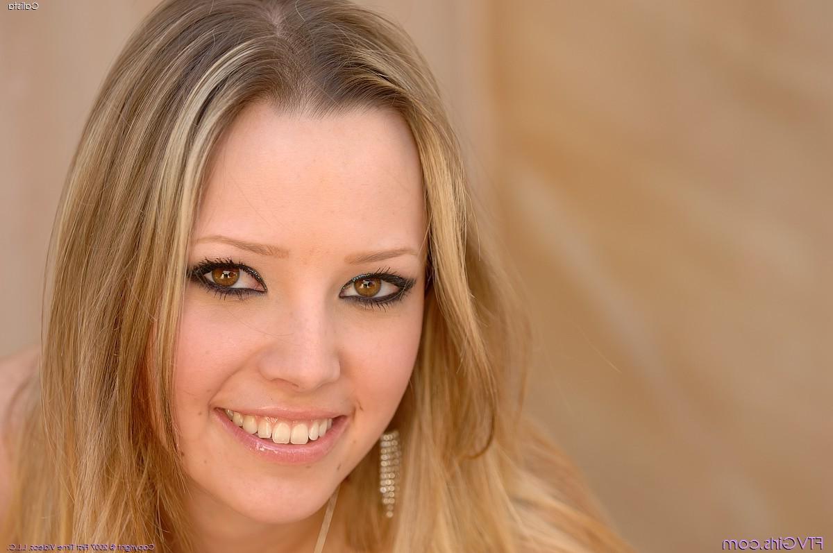 20P Pictures of teen girl Callista playing with her wet pussy