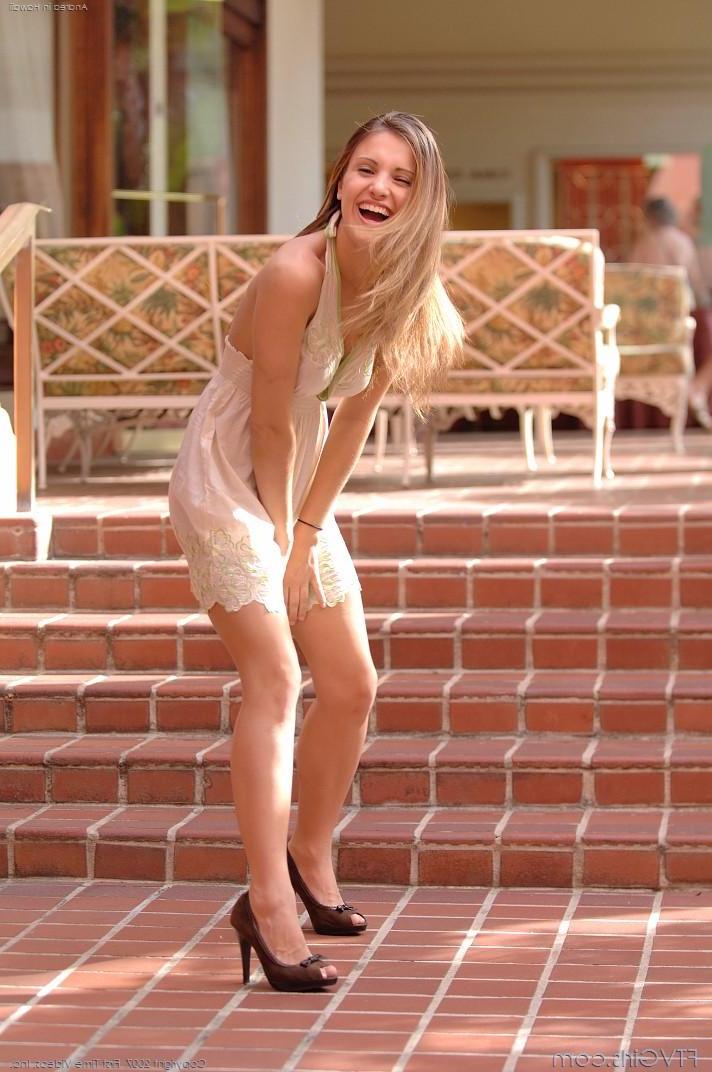 20P Pictures of a teen spreading her legs