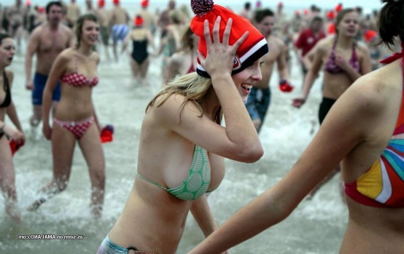 14P Pics of various sizzling hot amateur showing their big boobs on a beach