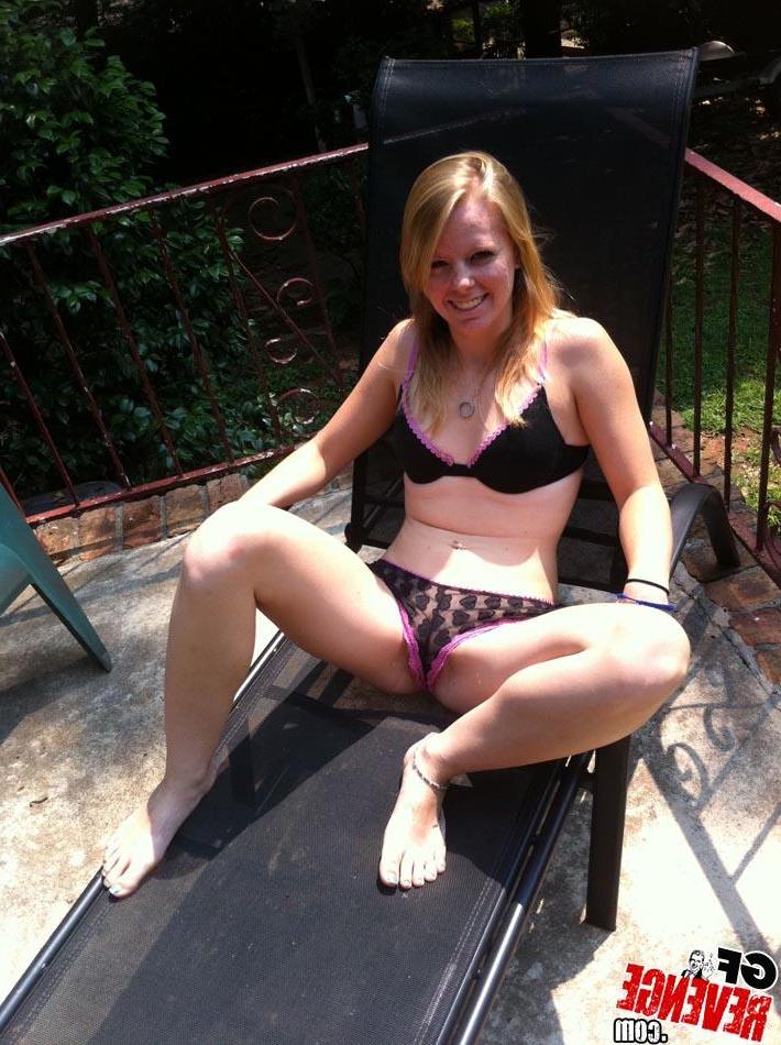 12P Amateur teen Alice films a hot sex tape at home