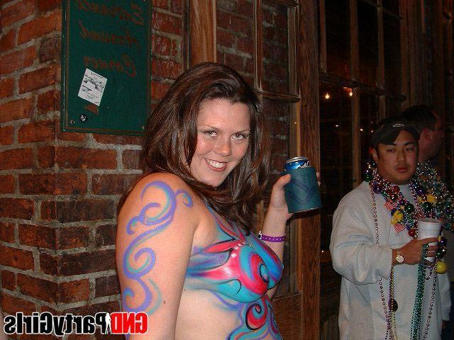 12P Pictures of wild and drunk teen girls flashing