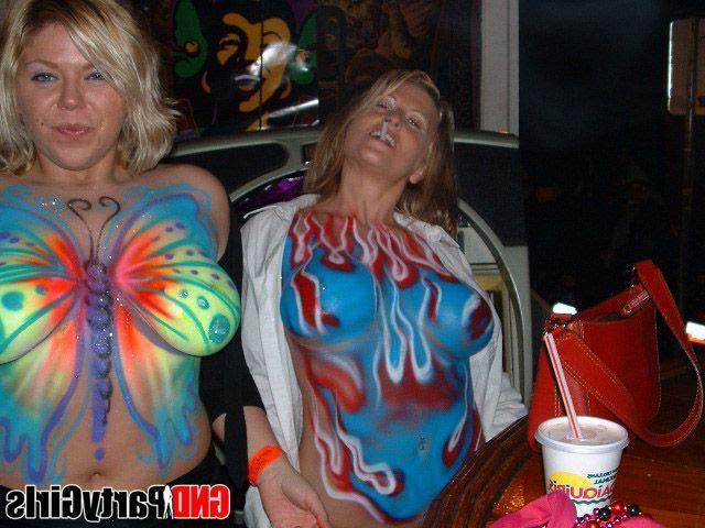 12P Pictures of wild and drunk teen girls flashing