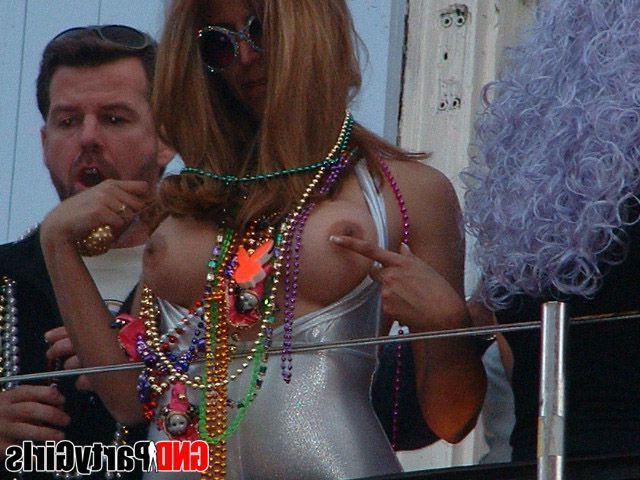 12P Pictures of drunk girls showing their titties