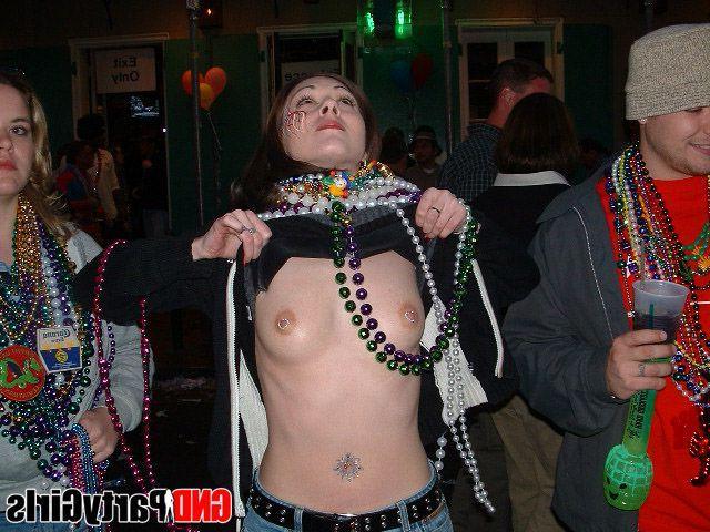 12P Pictures of drunk girls showing their titties