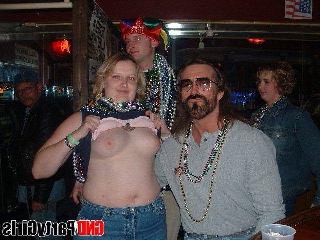 12P Pictures of drunk girls showing their titties