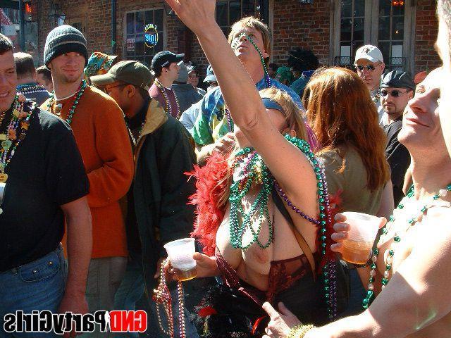 12P Pictures of drunk girls showing their titties