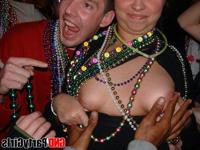 12P Pictures of drunk party girls flashing