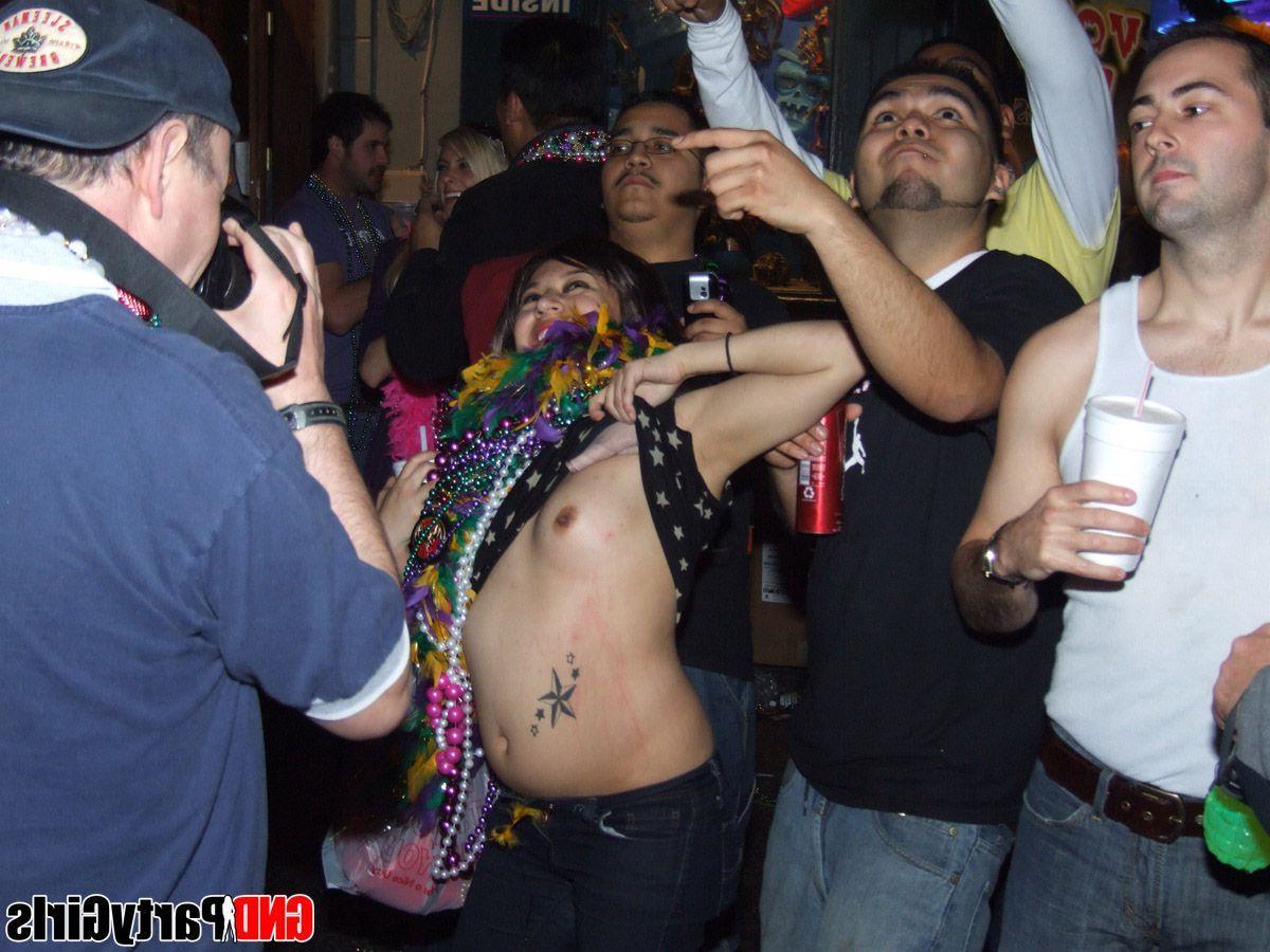 12P Pictures of hot and drunk girls showing their titties