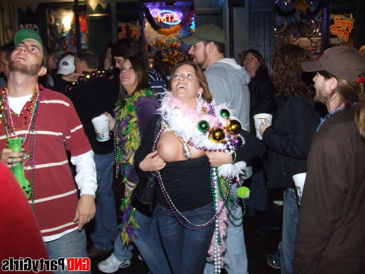 12P Pictures of hot and drunk girls showing their titties