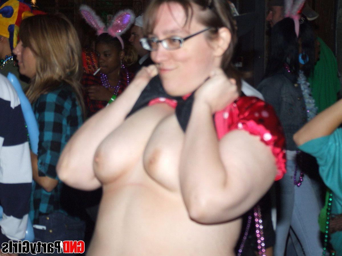 12P Pictures of wild teens flashing on mardi gras
