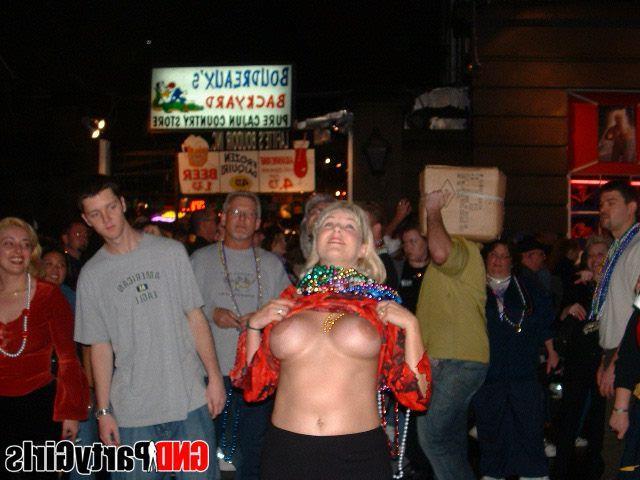 12P Pictures of hot drunk girls flashing