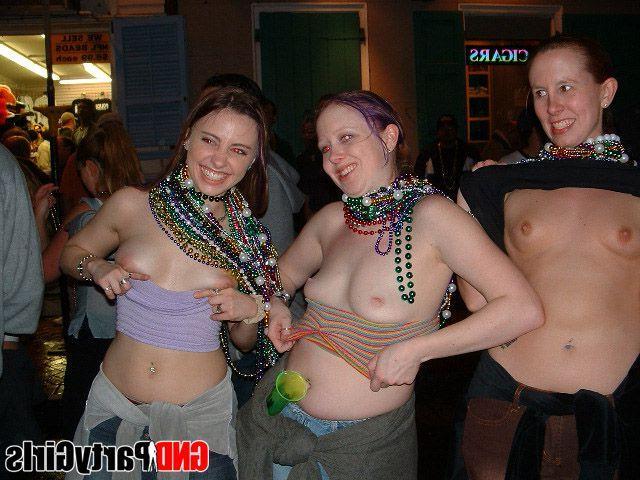 12P Pictures of hot drunk girls flashing