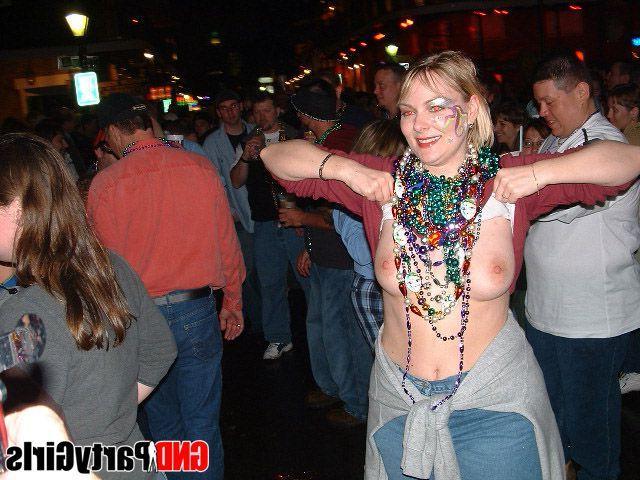 12P Pictures of hot drunk girls flashing
