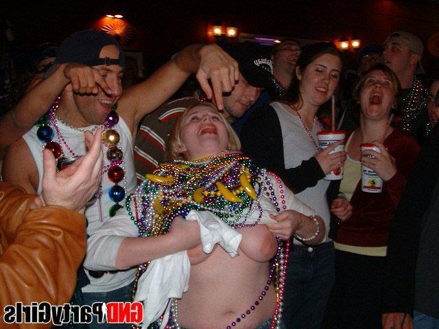 12P Pictures of hot drunk girls flashing