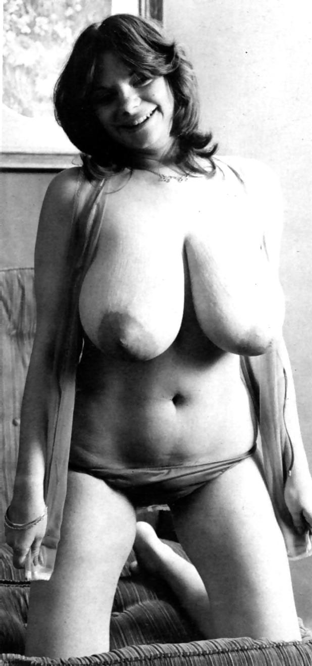 25P Hot Huge Natural Titted Vintage Woman( Mary Waters )Photos