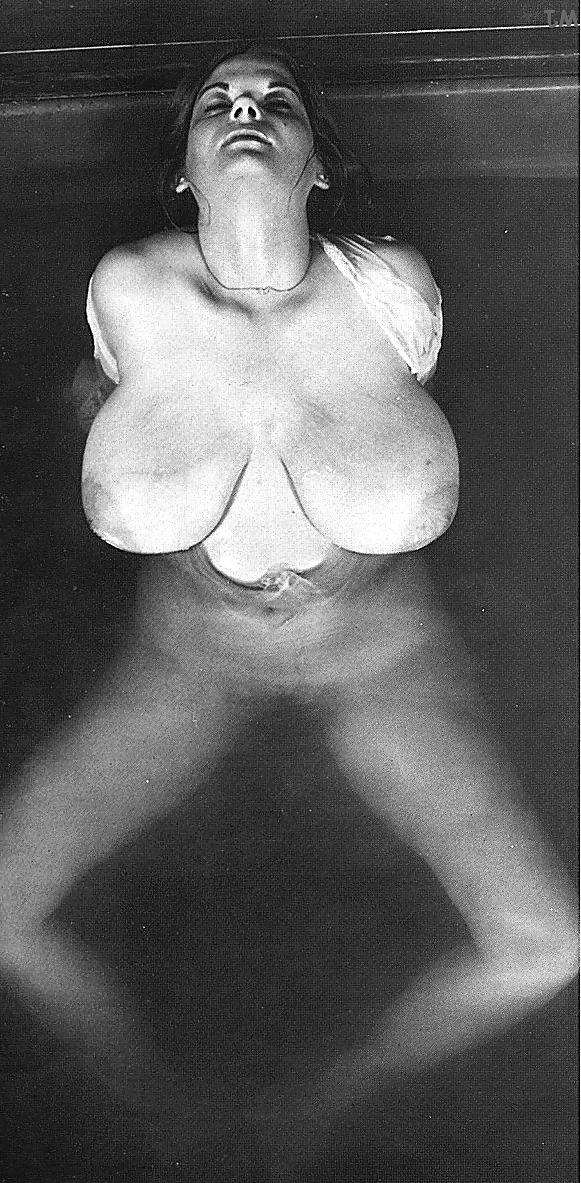 25P Hot Huge Natural Titted Vintage Woman( Mary Waters )Photos