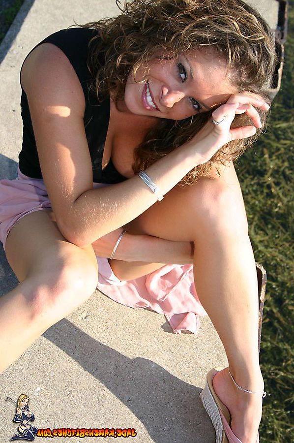 20P Pictures of teen girl Jade teasing with her sexy legs
