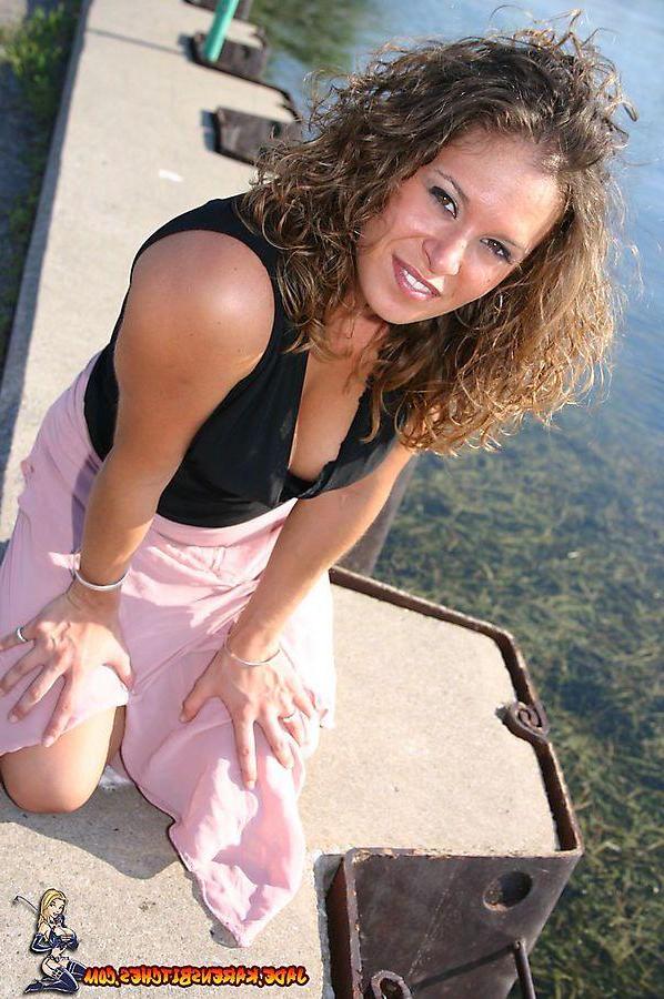 20P Pictures of teen girl Jade teasing with her sexy legs