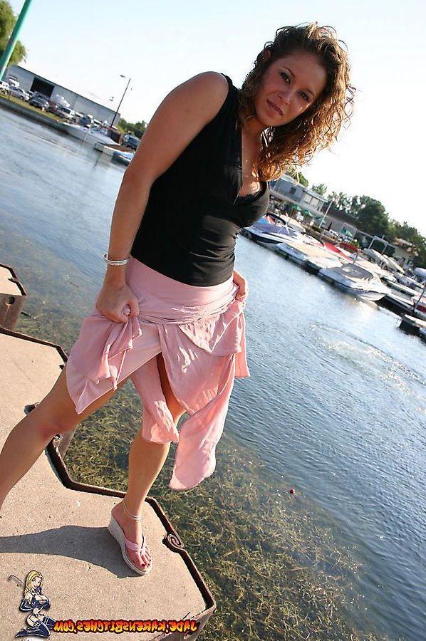 20P Pictures of teen girl Jade teasing with her sexy legs
