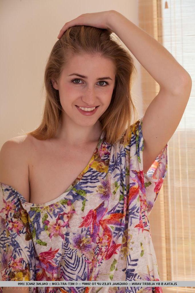 17P Pretty girl Zlatka gets naked and spreads her legs for you in "Keolle"