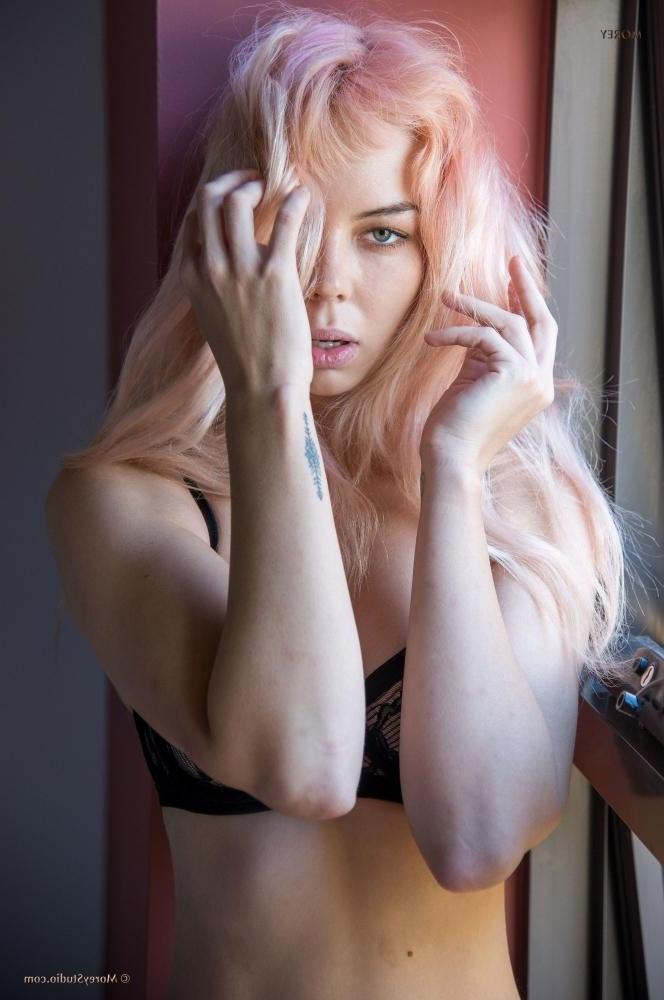 11P Blonde beauty Una exposes her boobs by the window