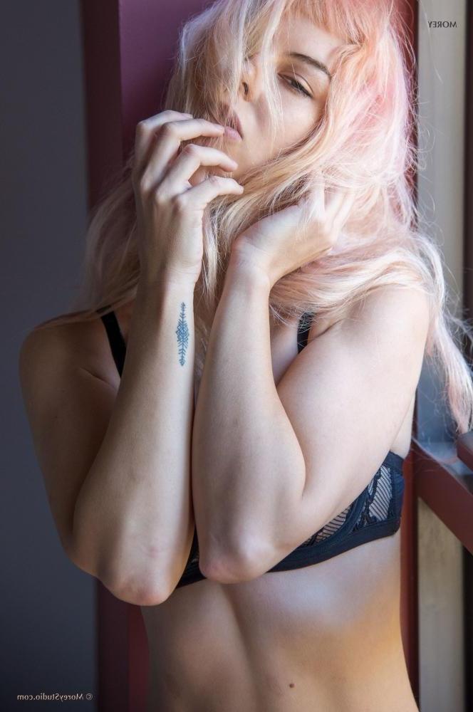 11P Blonde beauty Una exposes her boobs by the window