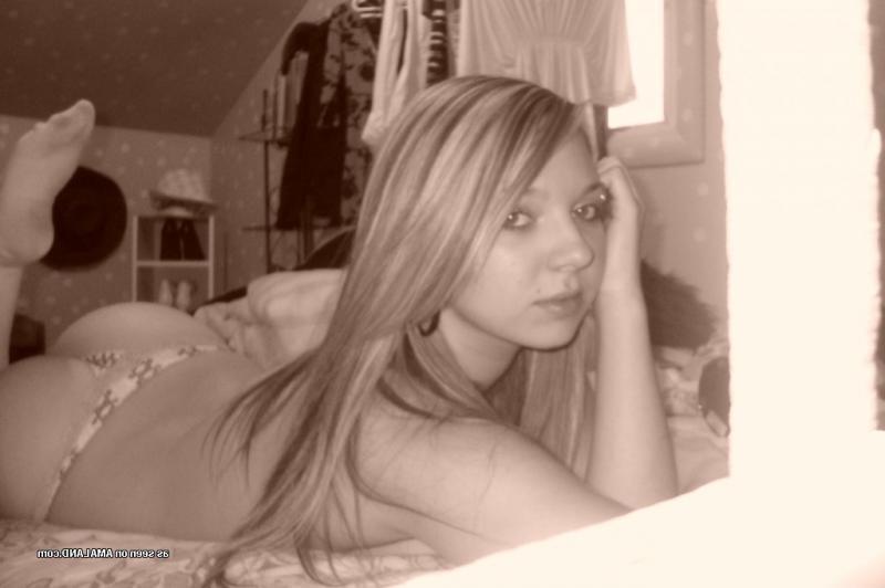 14P Hot photo compilation of a naughty emo GF stripping naked