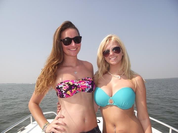10P Hot and sexy bikini girlfriends flaunt their tight bodies