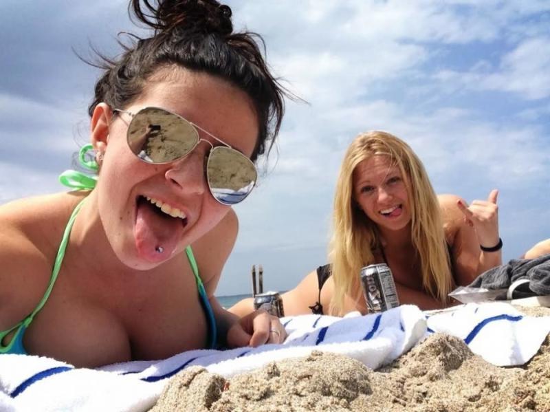 10P Hot and sexy bikini girlfriends flaunt their tight bodies