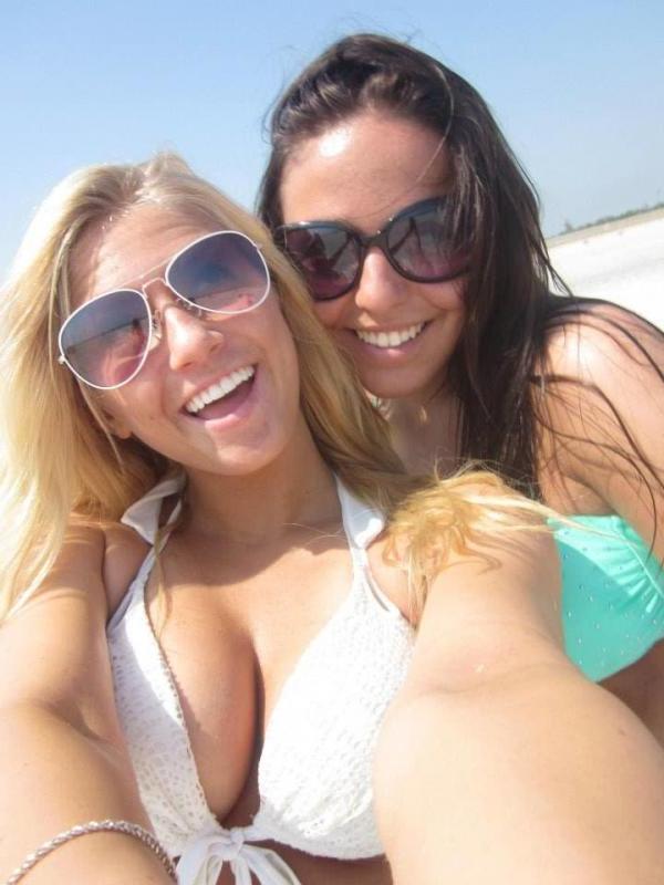 10P Hot and sexy bikini girlfriends flaunt their tight bodies