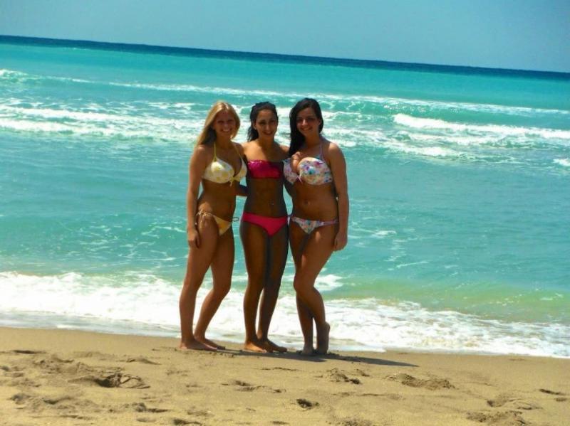10P Hot and sexy bikini girlfriends flaunt their tight bodies