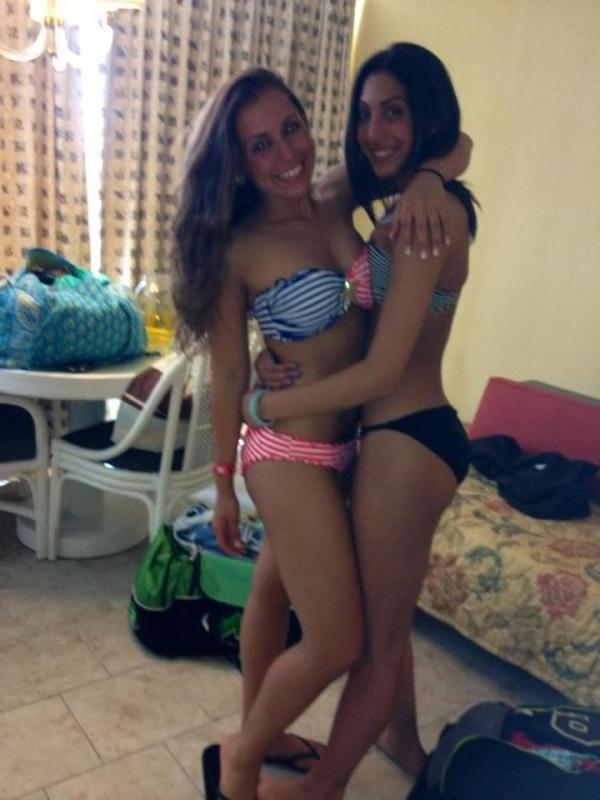 10P Hot and sexy amateur babes enjoying summer vacation