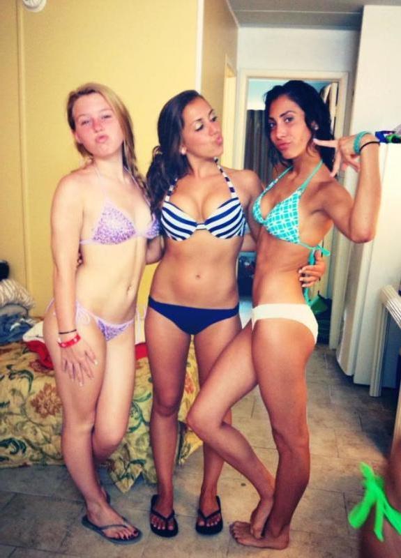 10P Hot and sexy amateur babes enjoying summer vacation
