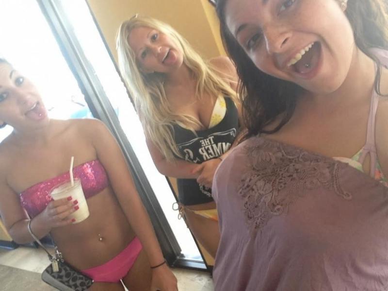 10P Hot and sexy amateur babes enjoying summer vacation