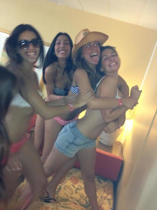 10P Hot and sexy amateur babes enjoying summer vacation