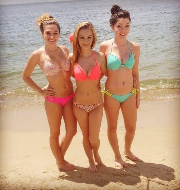 10P Hot and sexy non nude chicks flaunt their tight bodies