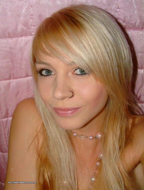 15P Picture compilation of a naughty blonde babe posing