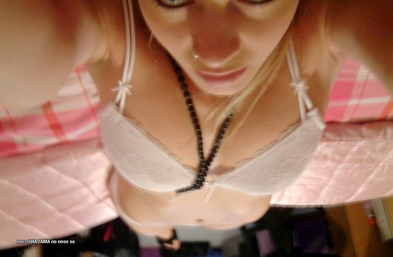 15P Picture compilation of a naughty blonde babe posing