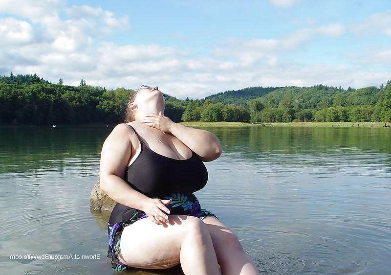 25P MATURE WOMAN 02