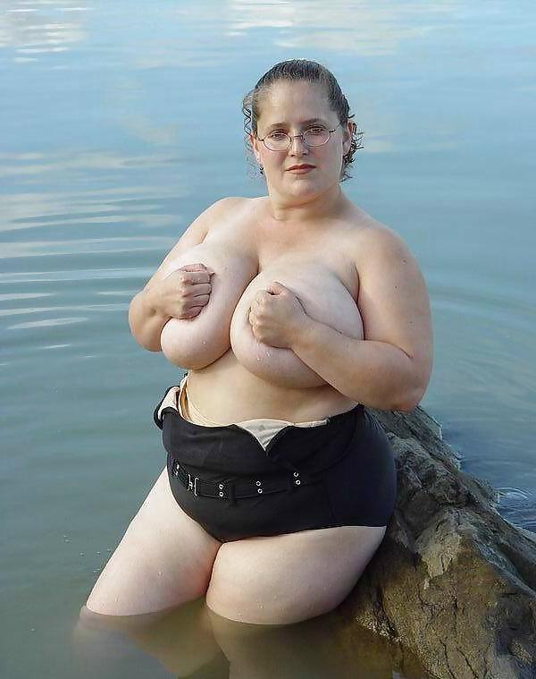 25P MATURE WOMAN 02
