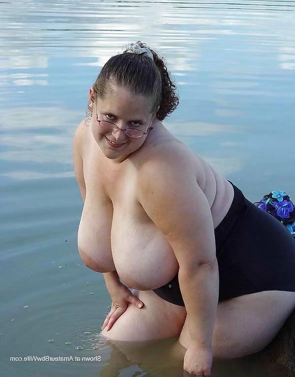 25P MATURE WOMAN 02