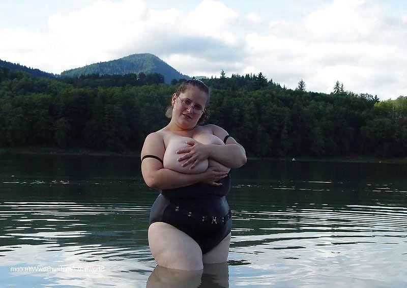 25P MATURE WOMAN 02