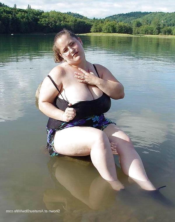 25P MATURE WOMAN 02