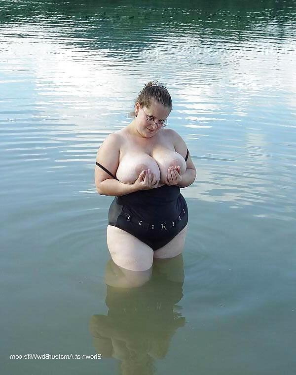25P MATURE WOMAN 02