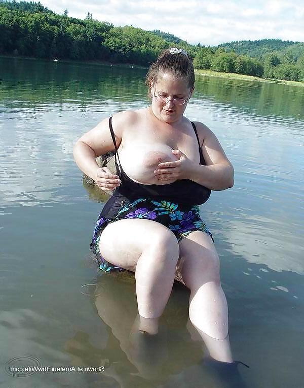 25P MATURE WOMAN 02