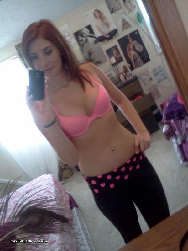 15P Redhead babe flashing her tits while camwhoring