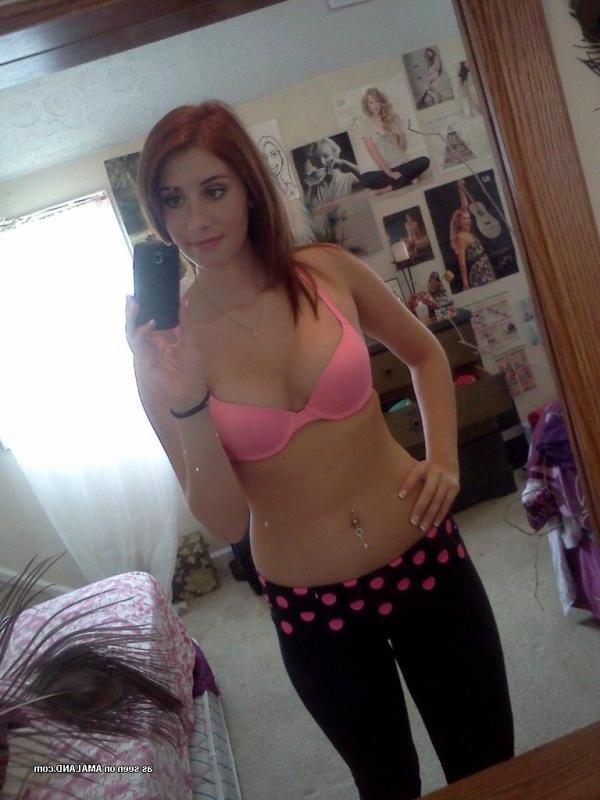 15P Redhead babe flashing her tits while camwhoring