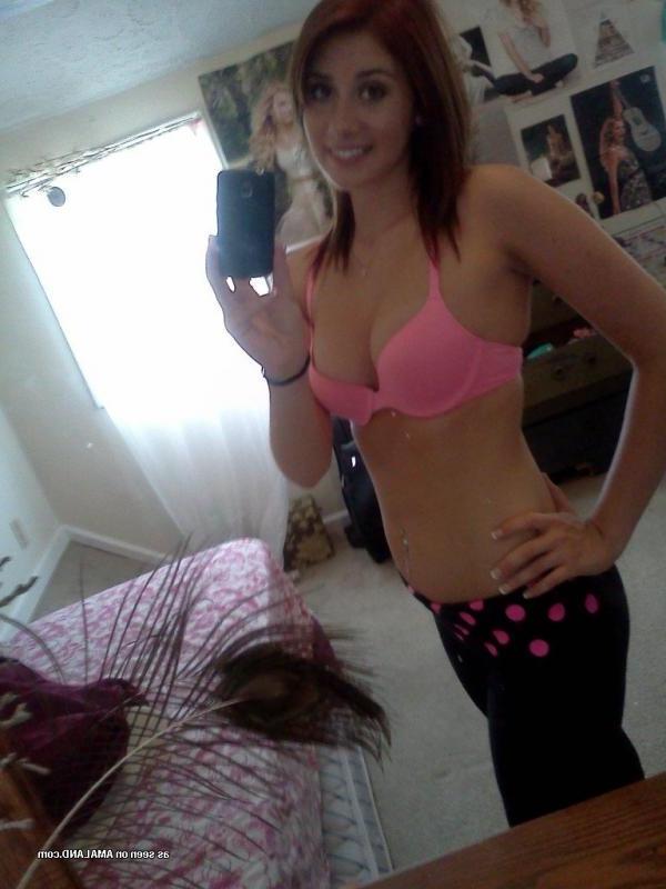 15P Redhead babe flashing her tits while camwhoring